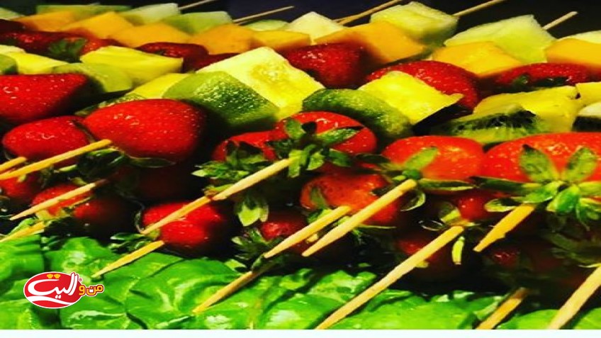 سیخ میوه رنگارنگ